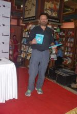 Shekhar Kapur at Flow book launch in Infinity Mall, Mumbai on 28th Feb 2012 (16).JPG